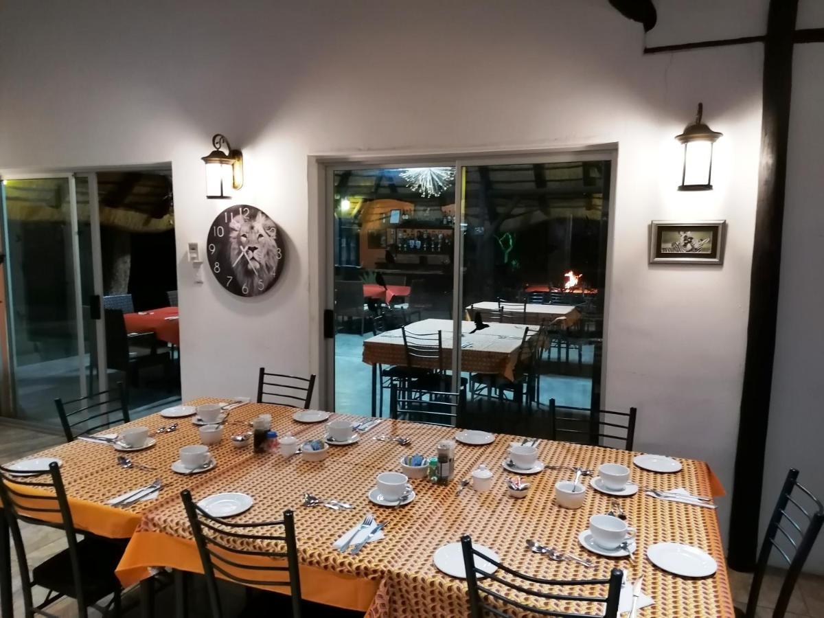 Lion'S Den Guesthouse Otjiwarongo Dış mekan fotoğraf