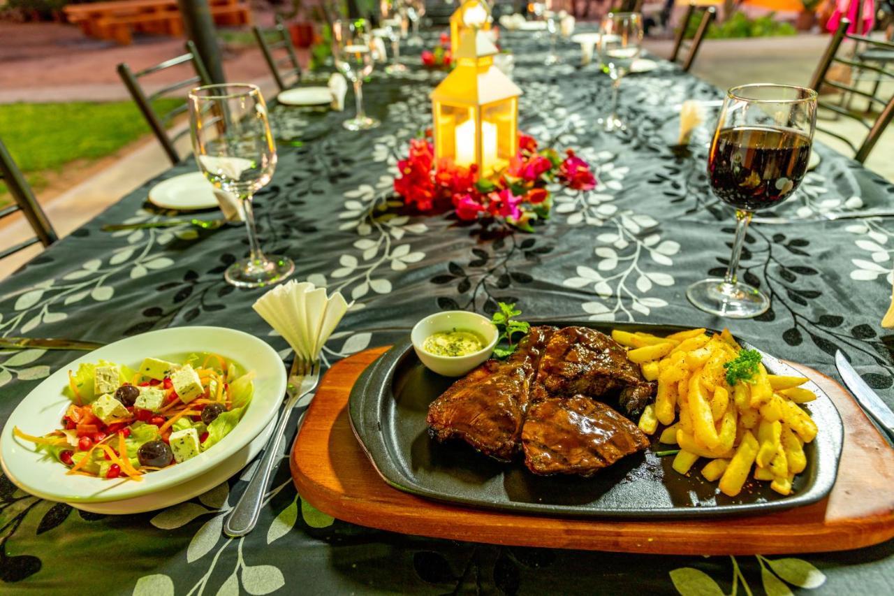 Lion'S Den Guesthouse Otjiwarongo Dış mekan fotoğraf