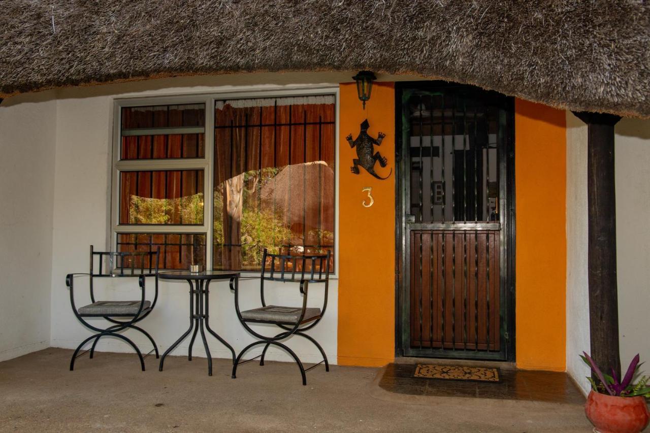 Lion'S Den Guesthouse Otjiwarongo Dış mekan fotoğraf