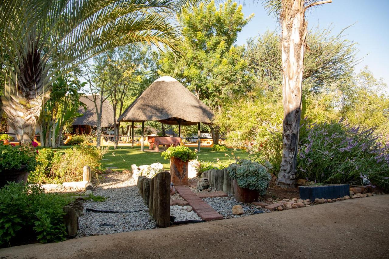 Lion'S Den Guesthouse Otjiwarongo Dış mekan fotoğraf