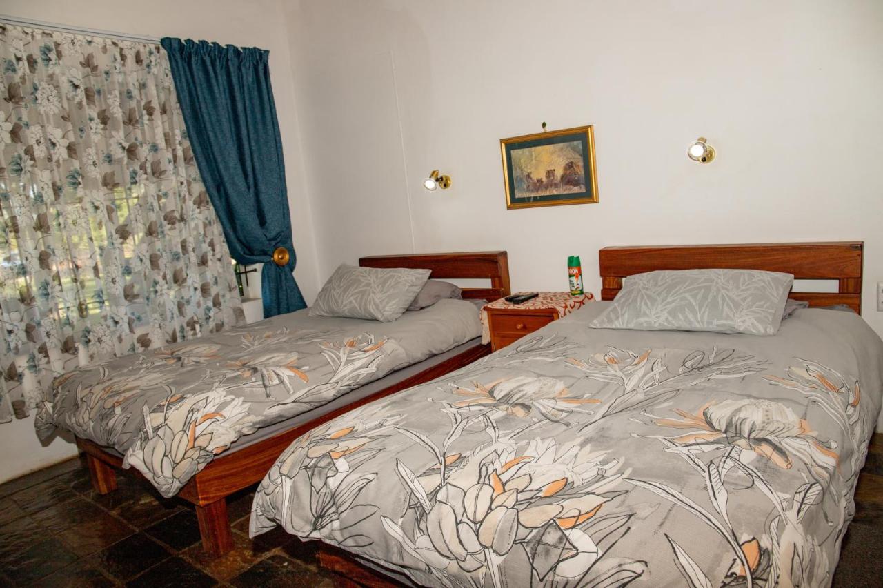 Lion'S Den Guesthouse Otjiwarongo Dış mekan fotoğraf