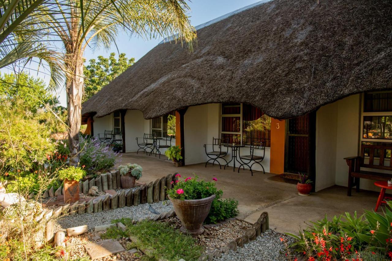 Lion'S Den Guesthouse Otjiwarongo Dış mekan fotoğraf