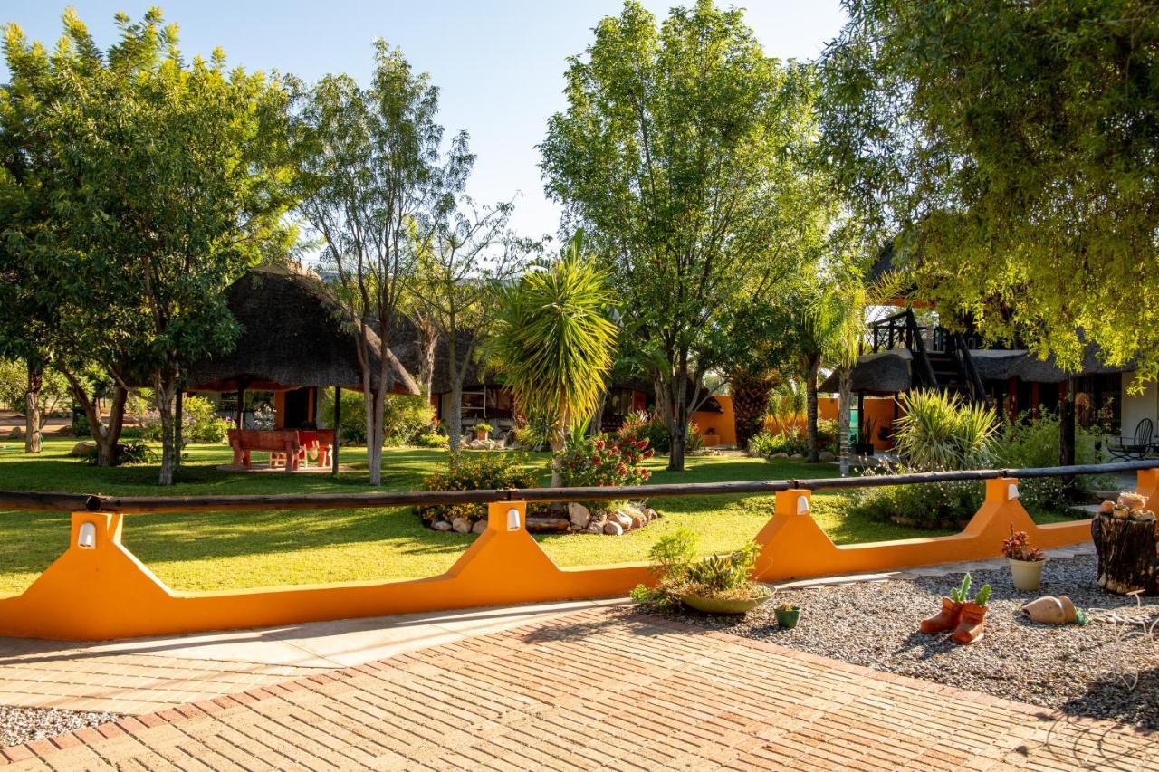 Lion'S Den Guesthouse Otjiwarongo Dış mekan fotoğraf