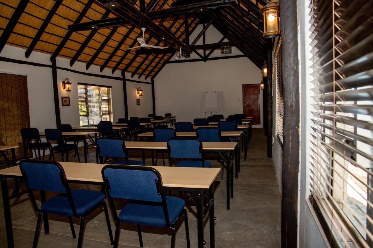 Lion'S Den Guesthouse Otjiwarongo Dış mekan fotoğraf