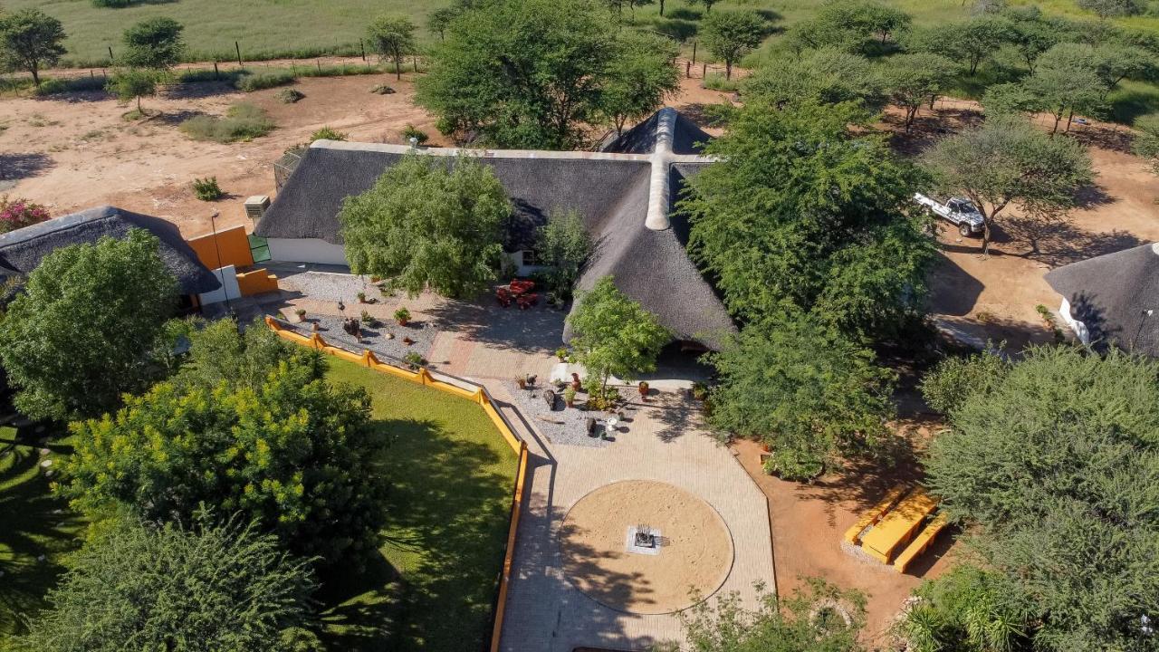 Lion'S Den Guesthouse Otjiwarongo Dış mekan fotoğraf